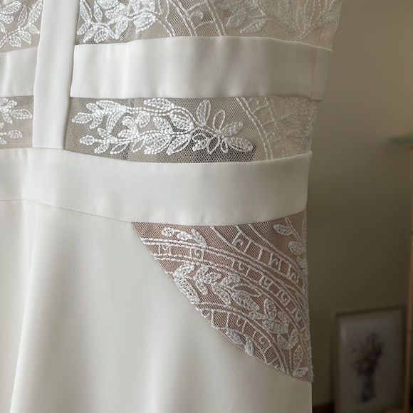 BCBG Maxazria size 02 cream cocktail dress with lace inserts - Picture 2 of 3